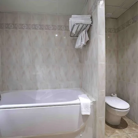 Port Aine 2000 Hotel