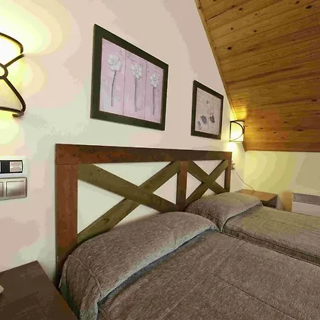 Port Aine 2000 Hotel Montenartro