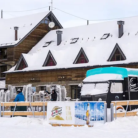 Port Aine 2000 Hotel